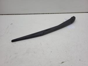 Begagnade Bakre torkararm Toyota C-HR (X1,X5) 1.2 16V Turbo Pris € 15,00 Marginaltabell erbjuds av Autorec. Gebr. Prins b.v.