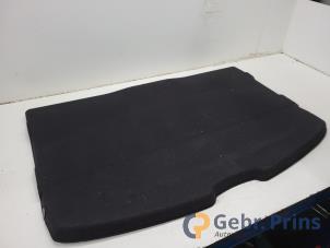 Gebruikte Hitteschild uitlaat Peugeot 2008 (CU) 1.2 12V e-THP PureTech 110 Prijs € 25,00 Margeregeling aangeboden door Autorec. Gebr. Prins b.v.