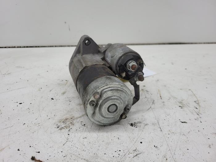 Startmotor från en Mazda 2 (DJ/DL) 1.5 SkyActiv-G 90 2018