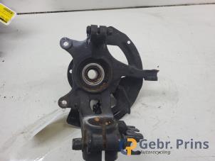 Gebruikte Fusee links-voor Renault Megane IV Estate (RFBK) 1.5 Energy dCi 110 Prijs € 60,00 Margeregeling aangeboden door Autorec. Gebr. Prins b.v.