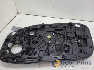 Begagnade Fönstermekanism, 4-dörrars, höger fram Volvo S60 III (ZS) 2.0 T5 16V Pris € 100,00 Marginaltabell erbjuds av Autorec. Gebr. Prins b.v.