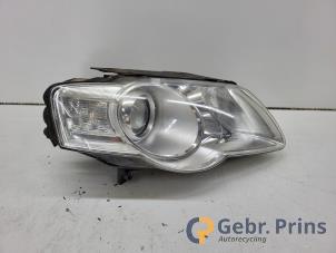 Używane Reflektor prawy Volkswagen Passat Variant (3C5) 2.0 FSI 16V Cena € 50,00 Procedura marży oferowane przez Autorec. Gebr. Prins b.v.