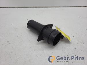 Używane Czujnik masy powietrza Volkswagen Golf VI Variant (AJ5/1KA) 1.6 TDI 16V 105 Cena € 30,00 Procedura marży oferowane przez Autorec. Gebr. Prins b.v.