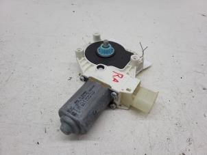 Begagnade Motor, dörrfönster BMW 5 serie (F10) 528i 16V Pris € 25,00 Marginaltabell erbjuds av Autorec. Gebr. Prins b.v.