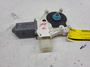 Begagnade Motor, dörrfönster BMW 5 serie (F10) 528i 16V Pris € 25,00 Marginaltabell erbjuds av Autorec. Gebr. Prins b.v.