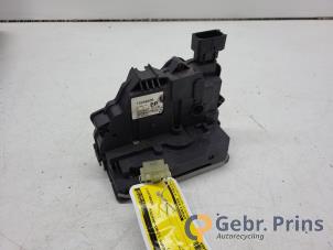 Gebruikte Portierslot Mechaniek 4Deurs links-achter Opel Corsa D 1.2 16V Prijs € 20,00 Margeregeling aangeboden door Autorec. Gebr. Prins b.v.