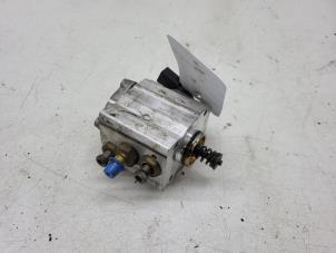 Begagnade Mekanisk bränslepump Volkswagen Golf V (1K1) 1.6 FSI 16V Pris € 100,00 Marginaltabell erbjuds av Autorec. Gebr. Prins b.v.