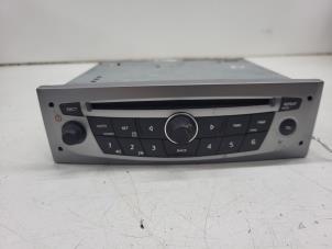 Begagnade CD-spelare med radio Renault Scénic II (JM) 1.6 16V Pris € 40,00 Marginaltabell erbjuds av Autorec. Gebr. Prins b.v.