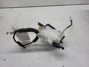 Gebruikte Deurslot Mechaniek 4Deurs links-voor Citroen C3 (SC) 1.6 HDi 92 Prijs € 20,00 Margeregeling aangeboden door Autorec. Gebr. Prins b.v.