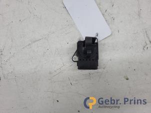 Używane Czujnik masy powietrza Toyota Prius (NHW20) 1.5 16V Cena € 25,00 Procedura marży oferowane przez Autorec. Gebr. Prins b.v.