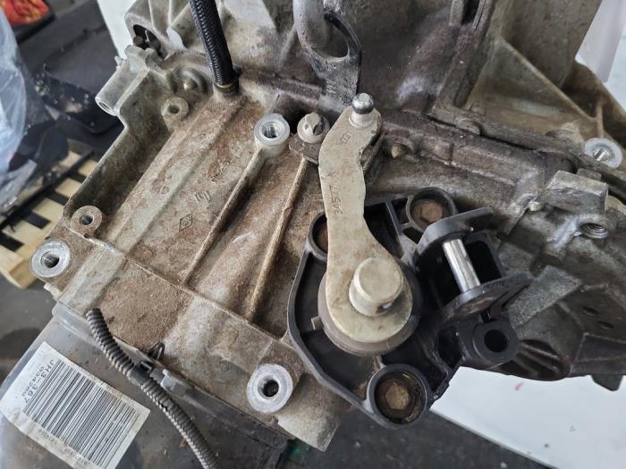 Versnellingsbak van een Renault Clio IV (5R) 1.2 16V 2016