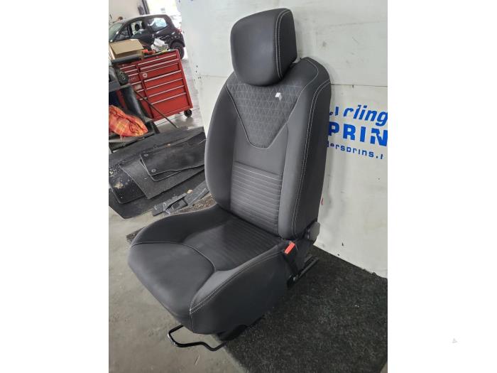 Stoel rechts van een Renault Clio IV (5R) 1.2 16V 2016