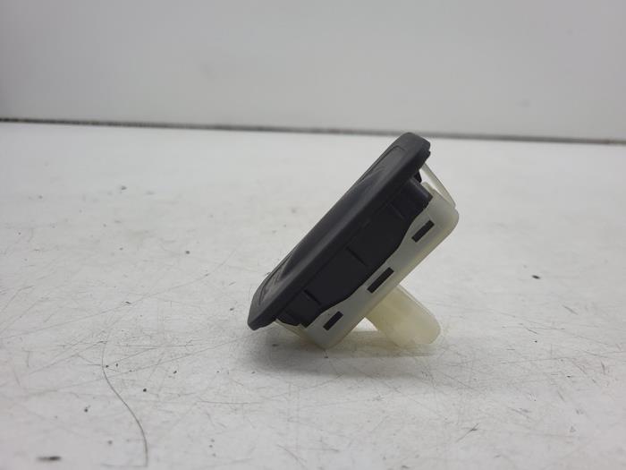 Achterklep Handgreep van een Renault Clio IV (5R) 1.2 16V 2016