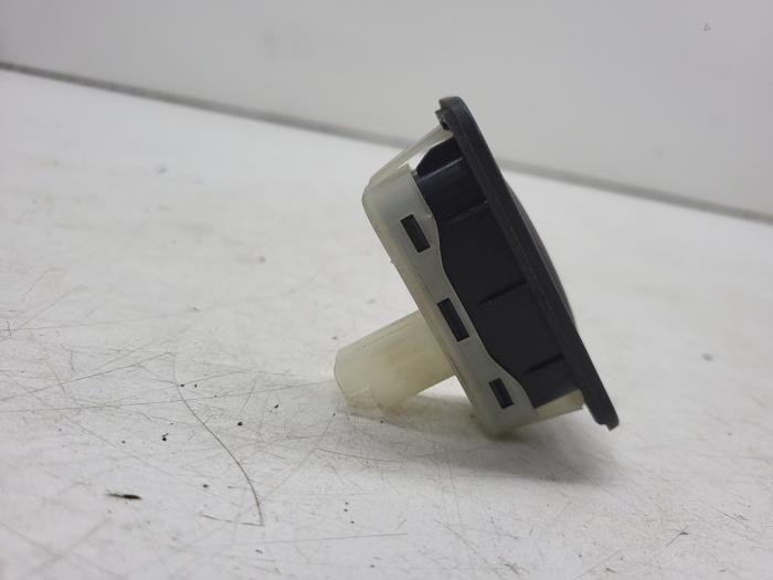 Achterklep Handgreep van een Renault Clio IV (5R) 1.2 16V 2016