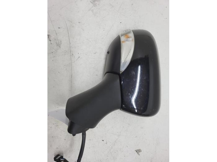 Buitenspiegel rechts van een Renault Clio IV (5R) 1.2 16V 2016