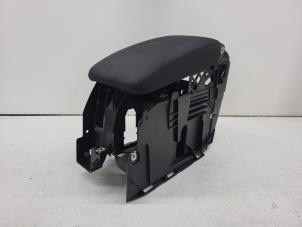 Begagnade Armstöd Volkswagen Scirocco (137/13AD) 1.4 TSI 160 16V Pris € 50,00 Marginaltabell erbjuds av Autorec. Gebr. Prins b.v.