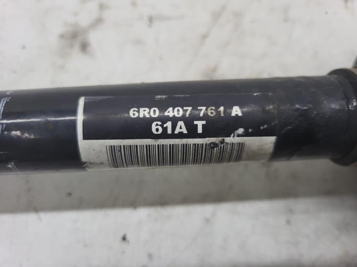 Aandrijfas links-voor van een Volkswagen Polo V (6R) 1.2 TDI 12V BlueMotion 2010