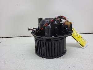 Begagnade Fläktmotor för uppvärmning och ventilation Audi A3 Sportback (8PA) 1.9 TDI Pris € 30,00 Marginaltabell erbjuds av Autorec. Gebr. Prins b.v.