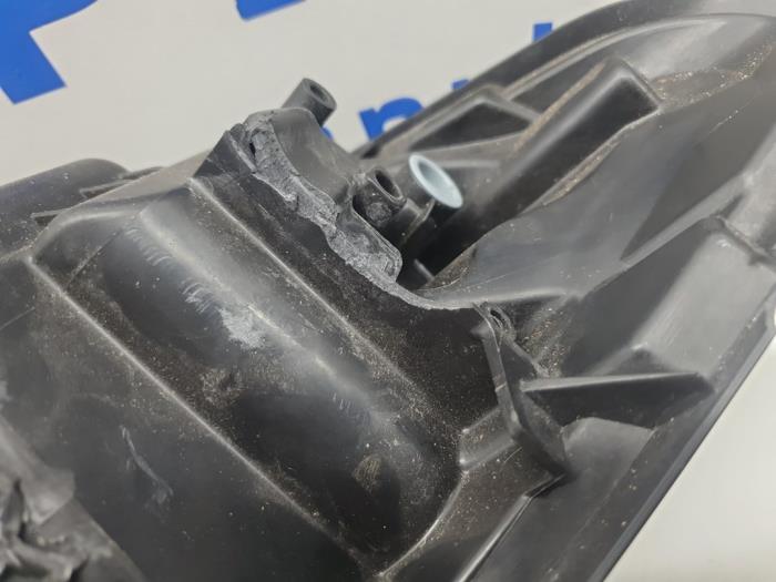 Koplamp rechts van een Renault Captur (2R) 1.3 TCE 150 16V 2019