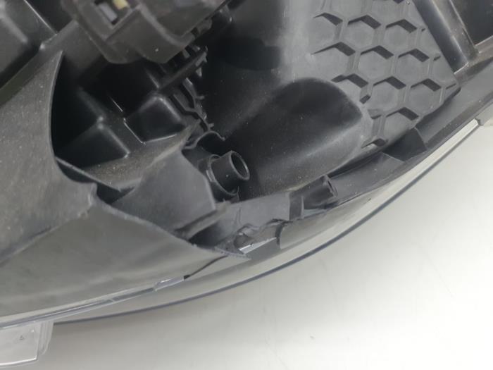 Koplamp rechts van een Renault Captur (2R) 1.3 TCE 150 16V 2019