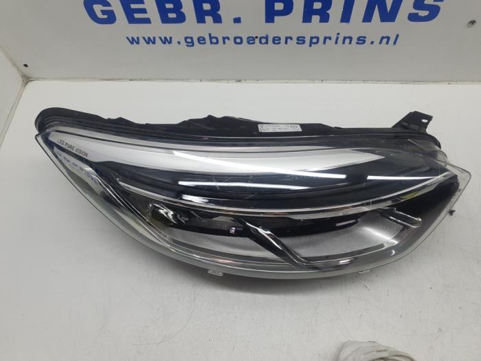 Koplamp rechts van een Renault Captur (2R) 1.3 TCE 150 16V 2019