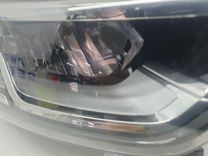 Koplamp rechts van een Renault Captur (2R) 1.3 TCE 150 16V 2019