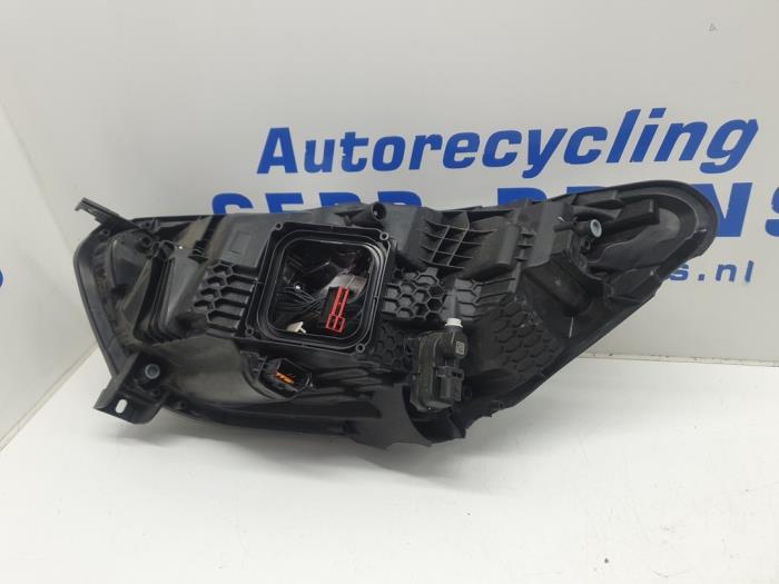 Koplamp rechts van een Renault Captur (2R) 1.3 TCE 150 16V 2019