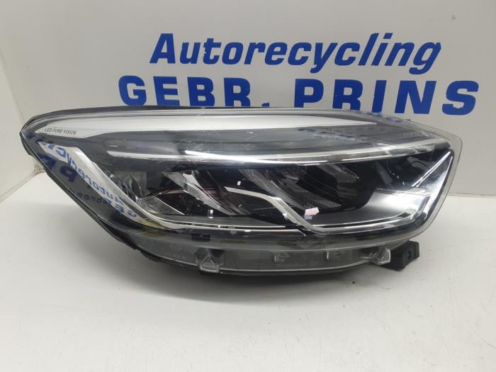 Koplamp rechts van een Renault Captur (2R) 1.3 TCE 150 16V 2019
