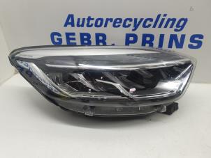 Begagnade Strålkastare, höger Renault Captur (2R) 1.3 TCE 150 16V Pris € 50,00 Marginaltabell erbjuds av Autorec. Gebr. Prins b.v.