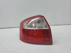 Gebruikte Achterlicht links Audi A4 (B6) 2.0 20V Prijs € 30,00 Margeregeling aangeboden door Autorec. Gebr. Prins b.v.