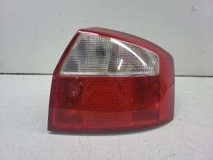 Begagnade Baklykta, höger Audi A4 (B6) 2.0 20V Pris € 30,00 Marginaltabell erbjuds av Autorec. Gebr. Prins b.v.