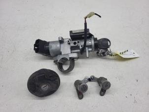 Begagnade Tändningslås + nyckel Chevrolet Aveo (250) 1.2 16V Pris € 30,00 Marginaltabell erbjuds av Autorec. Gebr. Prins b.v.