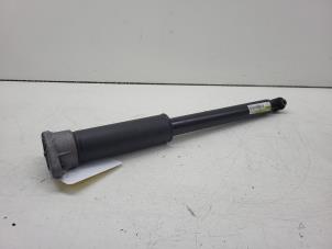 Gebruikte Schokdemper links-achter Mercedes E (W213) E-220d 2.0 Turbo 16V Prijs € 40,00 Margeregeling aangeboden door Autorec. Gebr. Prins b.v.