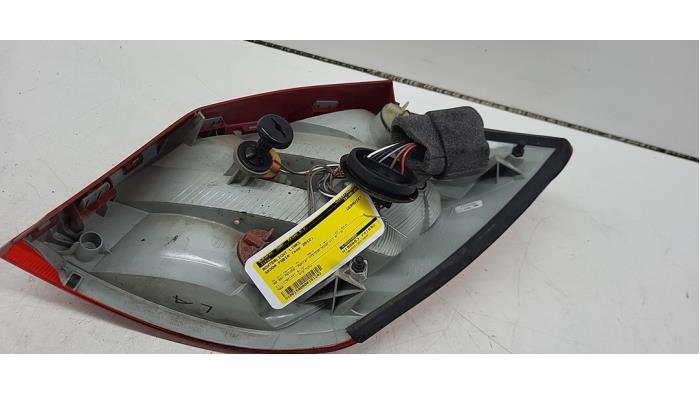 Baklykta, vänster från en Skoda Fabia II Combi 1.2 TSI 2012