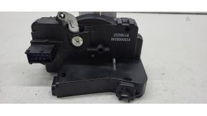 Begagnade Dörrlåsmekanism, 2-dörrars, vänster Renault Trafic New (FL) 2.0 dCi 16V 90 Pris € 24,20 Inklusive moms erbjuds av Autorec. Gebr. Prins b.v.