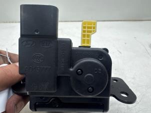 Gebruikte Slotmechaniek Achterklep Kia Niro I (DE) 1.6 GDI Hybrid Prijs € 40,00 Margeregeling aangeboden door Autorec. Gebr. Prins b.v.