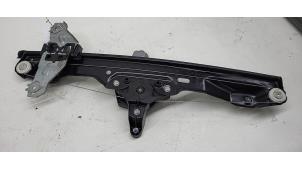 Begagnade Fönstermekanism, 4-dörrars, vänster fram Nissan Qashqai (J11) 1.2 DIG-T 16V Pris € 40,00 Marginaltabell erbjuds av Autorec. Gebr. Prins b.v.