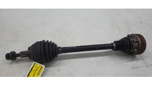 Begagnade Drivaxel, vänster fram Seat Altea (5P1) 1.6 Pris € 35,00 Marginaltabell erbjuds av Autorec. Gebr. Prins b.v.