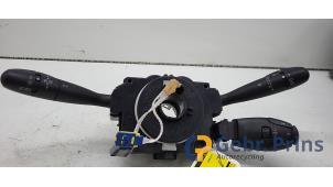 Używane Przelacznik Combi kolumny kierownicy Peugeot 206+ (2L/M) 1.4 XS Cena € 75,00 Procedura marży oferowane przez Autorec. Gebr. Prins b.v.