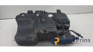 Używane Zbiornik AdBlue Renault Trafic (1FL/2FL/3FL/4FL) 1.6 dCi Twin Turbo Cena € 363,00 Z VAT oferowane przez Autorec. Gebr. Prins b.v.