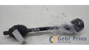 Używane Os napedowa lewy przód Volkswagen Golf V (1K1) 1.6 FSI 16V Cena € 35,00 Procedura marży oferowane przez Autorec. Gebr. Prins b.v.