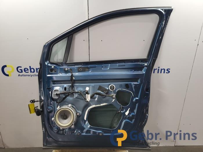 Framdörr, 4-dörrars, höger från en Renault Captur (2R) 1.2 TCE 16V EDC 2018