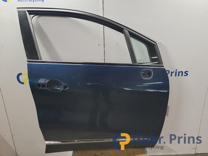 Framdörr, 4-dörrars, höger från en Renault Captur (2R) 1.2 TCE 16V EDC 2018