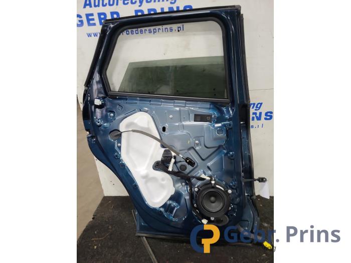 Bakdörr, 4-dörrars, vänster från en Renault Captur (2R) 1.2 TCE 16V EDC 2018