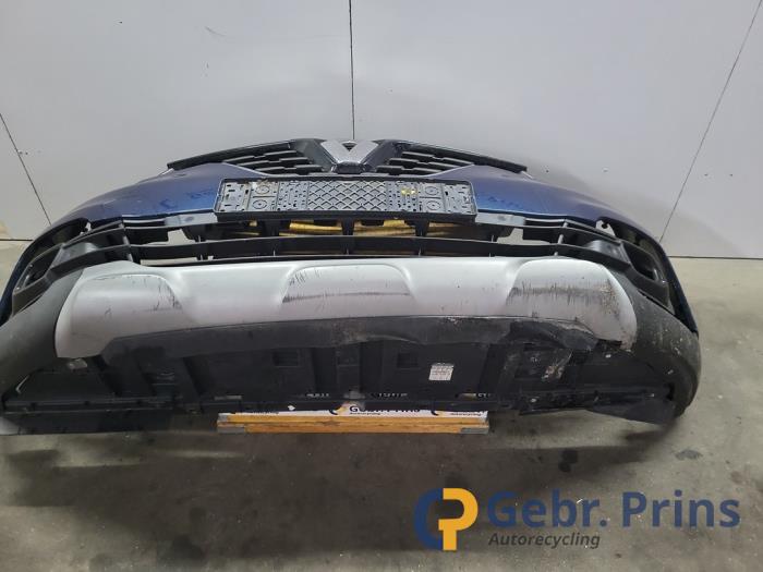 Främre stötfångare från en Renault Captur (2R) 1.2 TCE 16V EDC 2018