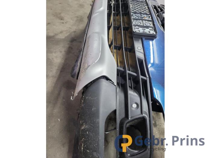 Främre stötfångare från en Renault Captur (2R) 1.2 TCE 16V EDC 2018