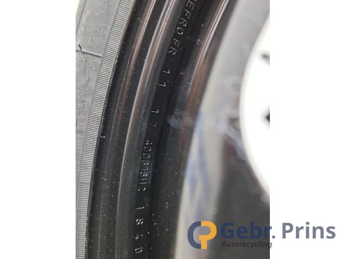 Utrymmesbesparande reservhjul från en Renault Captur (2R) 1.2 TCE 16V EDC 2018