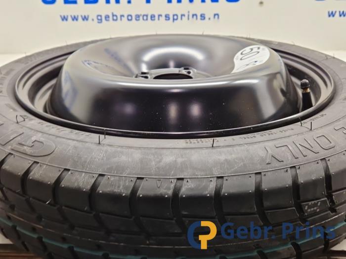 Utrymmesbesparande reservhjul från en Renault Captur (2R) 1.2 TCE 16V EDC 2018