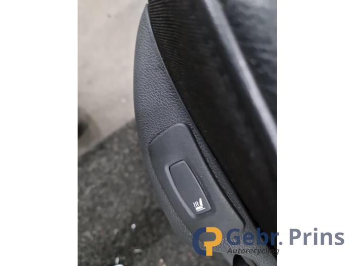 Säte, vänster från en Renault Captur (2R) 1.2 TCE 16V EDC 2018