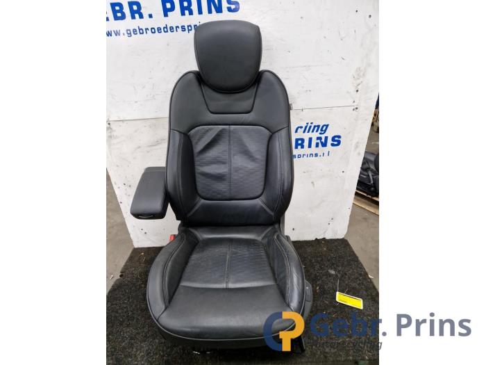 Säte, vänster från en Renault Captur (2R) 1.2 TCE 16V EDC 2018